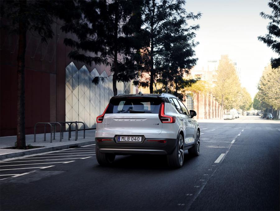  Volvo XC40 T5 R-Design 2017 года  (WW) (фото 4 из 68)